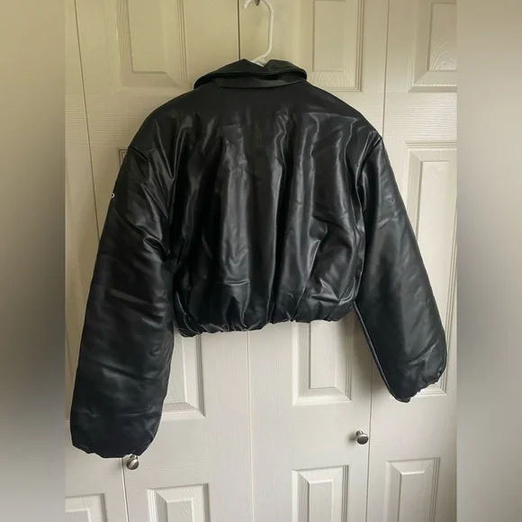 New Alo Yoga Faux Leather Cropped Premier Bomber - Black - Picture 12 of 14